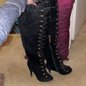 Super sexy thigh high velvet boots✨